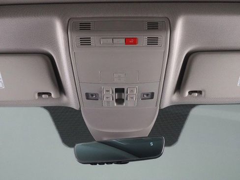 Used 2024 Volkswagen Taos SE w/ Panoramic Sunroof Package FWD image 57
