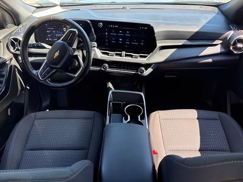 Used 2025 Chevrolet Equinox LT AWD/4WD image 19
