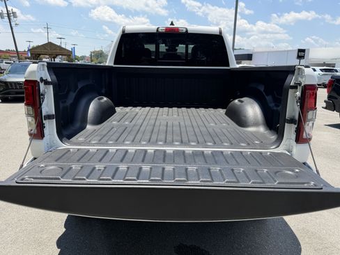 Used 2022 RAM 1500 Big Horn w/ Night Edition AWD/4WD image 4