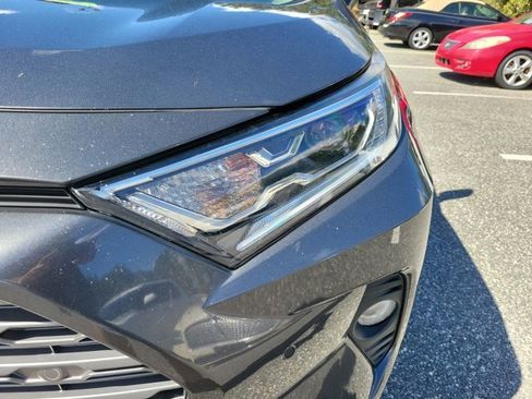 Used 2020 Toyota RAV4 Limited image 16