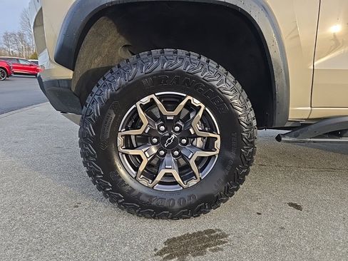 Used 2024 Chevrolet Colorado ZR2 w/ Technology Package image 35