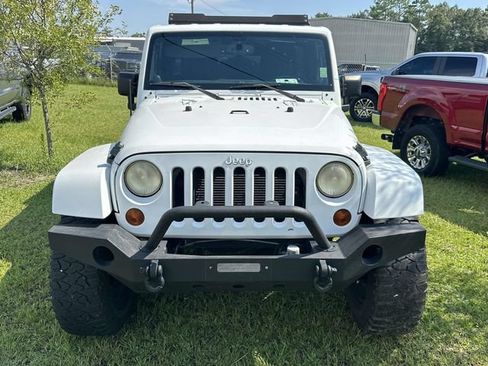Used 2013 Jeep Wrangler Unlimited Sahara w/ Connectivity Group AWD/4WD image 12
