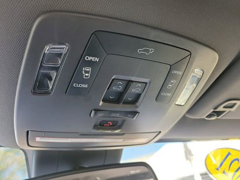 Used 2021 Toyota Sienna XLE AWD/4WD image 20