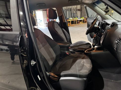 Used 2017 Kia Soul + image 27