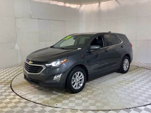 Used 2020 Chevrolet Equinox LT w/ Driver Convenience Package image 4