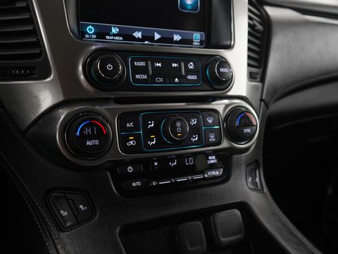 Used 2019 Chevrolet Suburban LT image 27