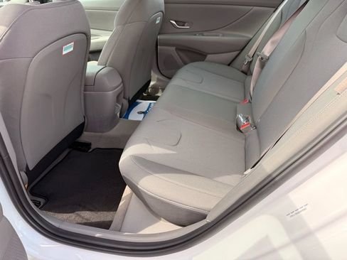 Used 2025 Hyundai Elantra SE FWD image 7