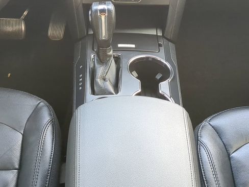 Used 2018 Ford Explorer XLT w/ Equipment Group 202A image 19