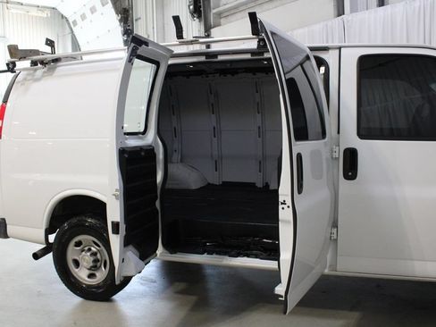 Used 2022 Chevrolet Express 2500 w/ Driver Convenience Package RWD image 32