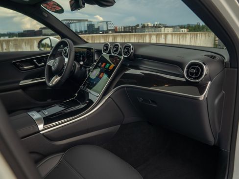 Certified 2026 Mercedes-Benz GLC 300 4MATIC image 27