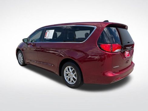 Used 2023 Chrysler Voyager LX FWD image 4