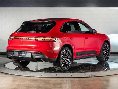 Certified 2026 Porsche Macan AWD/4WD image 9
