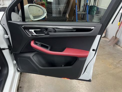 Used 2024 Porsche Macan image 32