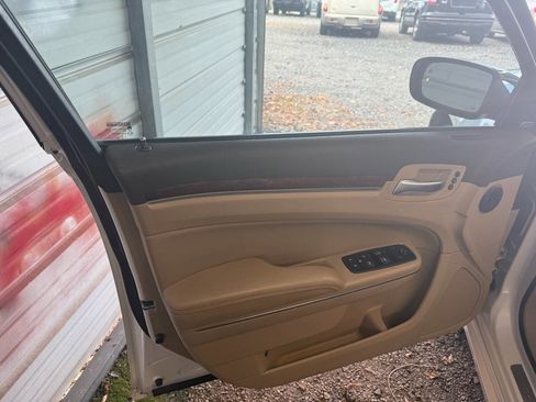 Used 2011 Chrysler 300 C image 12