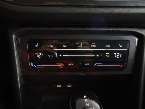 Used 2022 Volkswagen Tiguan SE w/ Panoramic Sunroof Package image 45