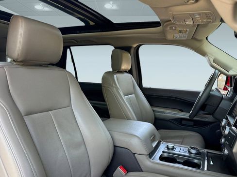 Used 2020 Ford Expedition XLT w/ Equipment Group 202A image 32