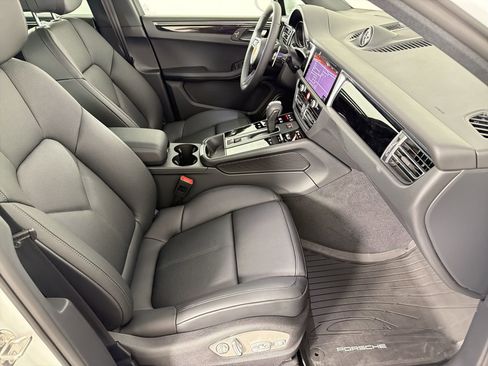 Used 2026 Porsche Macan AWD/4WD image 30