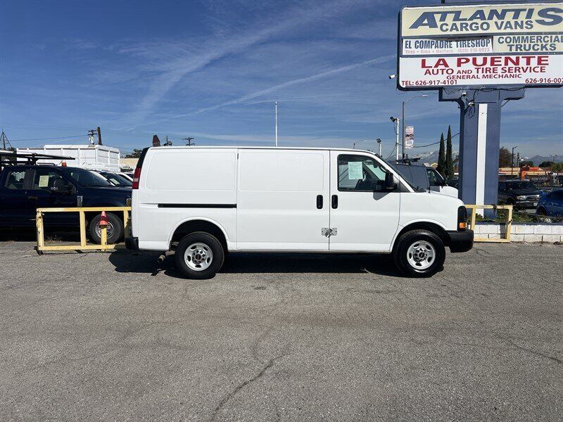 Used 2013 GMC Savana 2500 RWD image 2