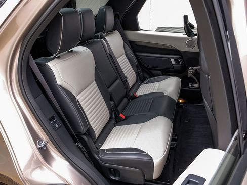 Used 2021 Land Rover Discovery HSE R-Dynamic image 33