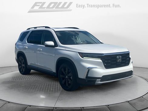 Certified 2025 Honda Pilot Touring image 1