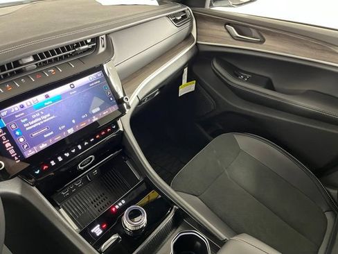 Used 2026 Jeep Grand Cherokee L 4WD image 37