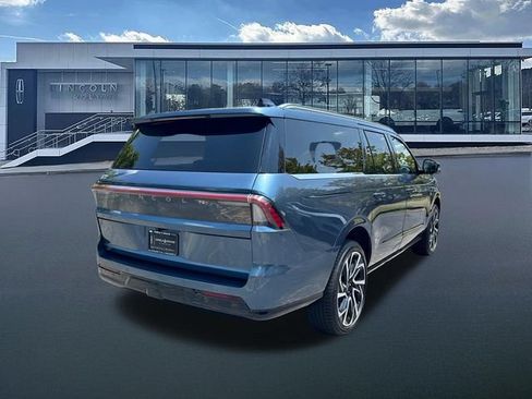 New 2027 Lincoln Navigator L Reserve RWD image 8
