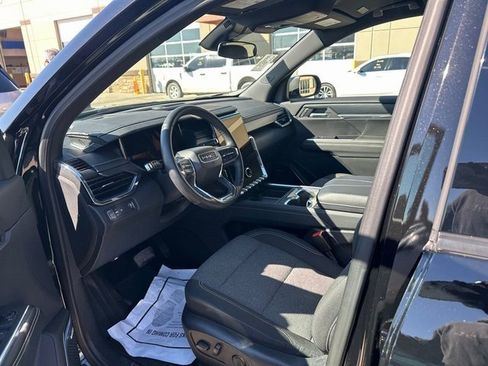 Used 2025 GMC Acadia Elevation image 8