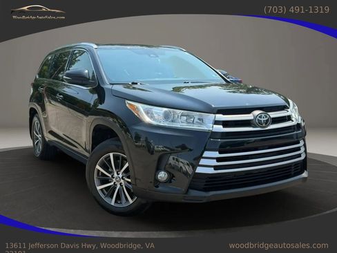 Used 2017 Toyota Highlander XLE AWD/4WD image 1