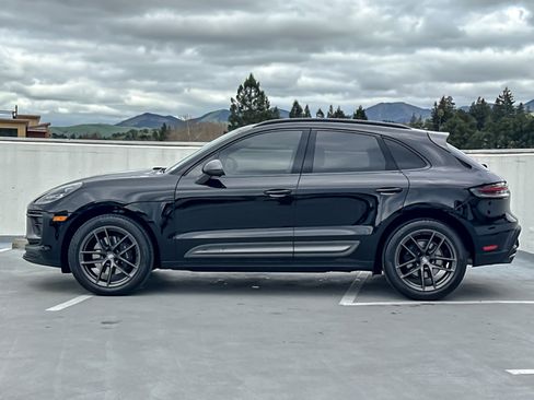 Certified 2023 Porsche Macan Turbo image 2