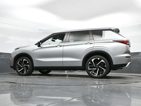 Used 2024 Mitsubishi Outlander SE AWD/4WD image 46