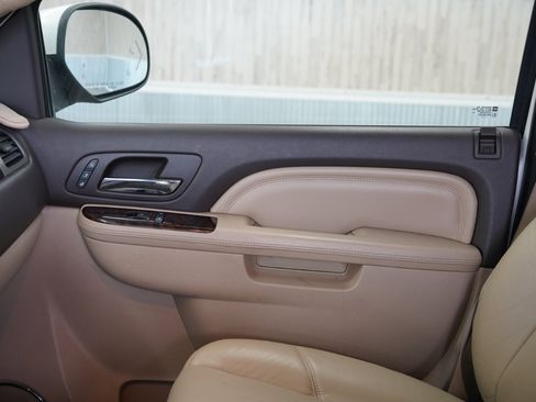 Used 2012 GMC Yukon XL Denali image 28