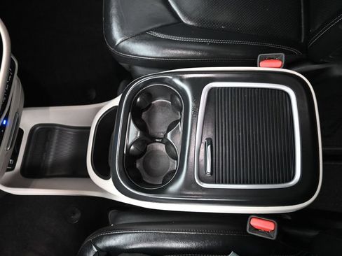 Used 2022 Chrysler Pacifica Touring-L w/ Uconnect Theater Family Group FWD image 24