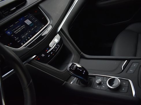 Used 2024 Cadillac XT6 Luxury w/ LPO, Floor Liner Package image 24