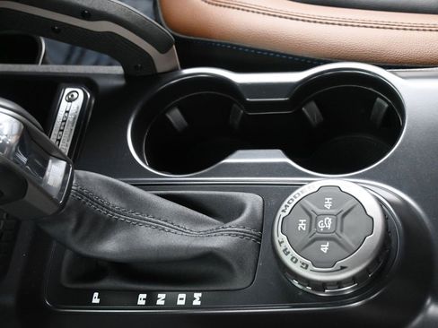 Used 2024 Ford Bronco Outer Banks image 25