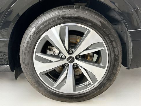 Used 2024 Audi Q8 e-tron Premium Plus w/ Premium Plus Package image 11