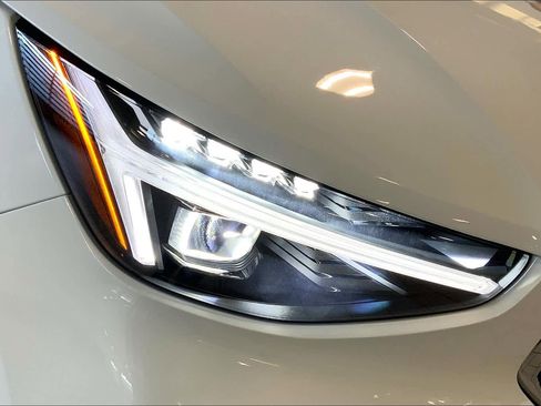 New 2025 Volvo XC40 B5 Ultra w/ Protection Package Premier image 16