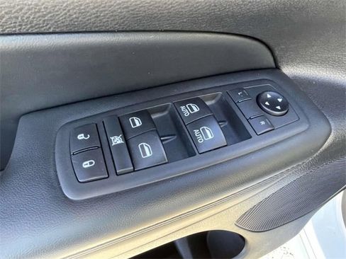 Used 2020 Jeep Grand Cherokee Altitude image 17