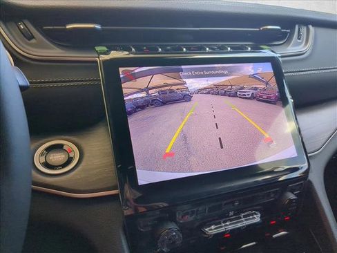 New 2025 Jeep Grand Cherokee Limited image 13