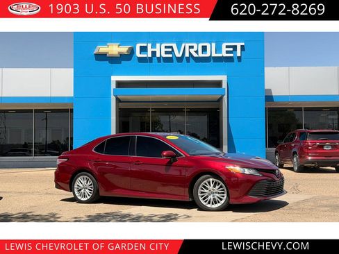 Used 2018 Toyota Camry XLE FWD image 1