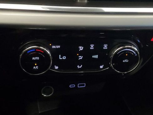 Used 2025 Chevrolet Trax LT w/ LT Convenience Package FWD image 20