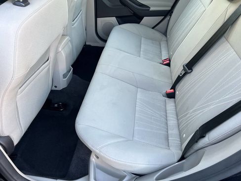 Used 2017 Ford Focus SE FWD image 11