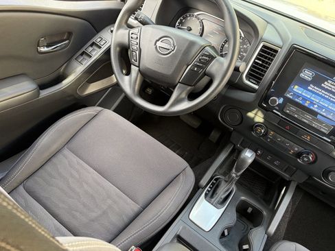 Used 2023 Nissan Frontier SV w/ Technology Package RWD image 15