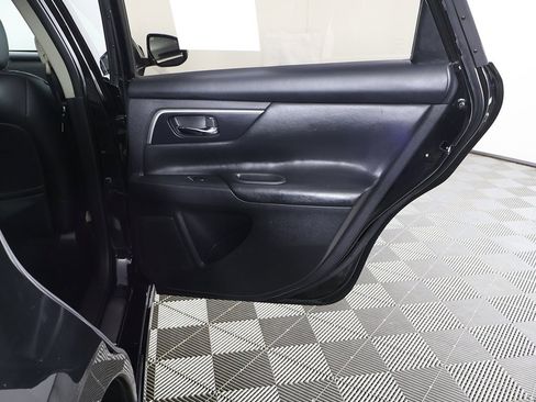 Used 2017 Nissan Altima 2.5 SL w/ Moonroof Package image 26