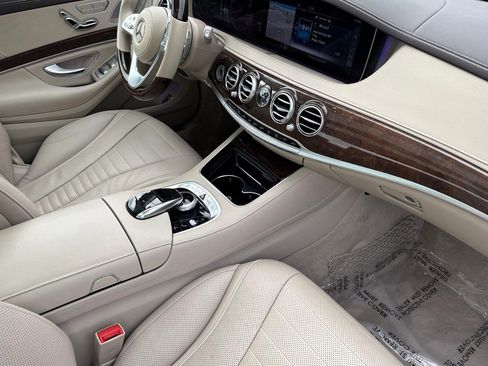 Used 2019 Mercedes-Benz S 560 Sedan image 33