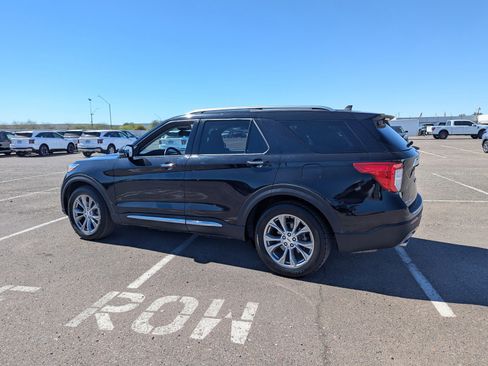 Used 2022 Ford Explorer Limited w/ Equipment Group 301A image 3