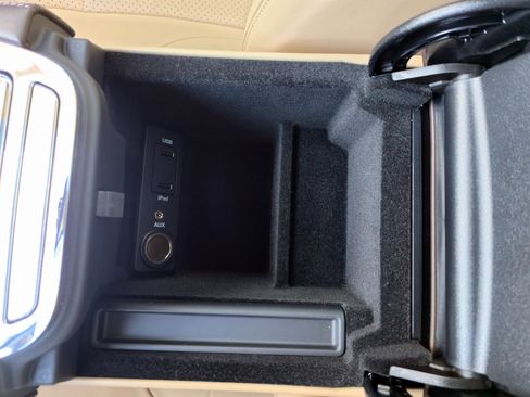 Used 2012 Jaguar XJ image 23