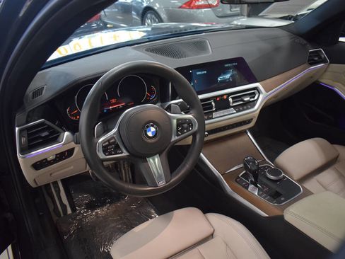 Used 2020 BMW 330i Sedan w/ M Sport Package image 35