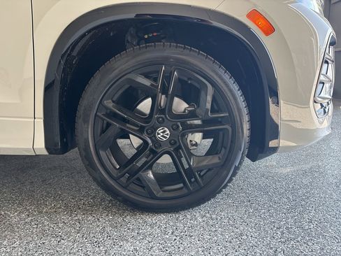 New 2026 Volkswagen Tiguan SE R-Line FWD image 43