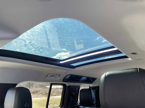 Used 2020 Land Rover Defender 110 First Edition image 30