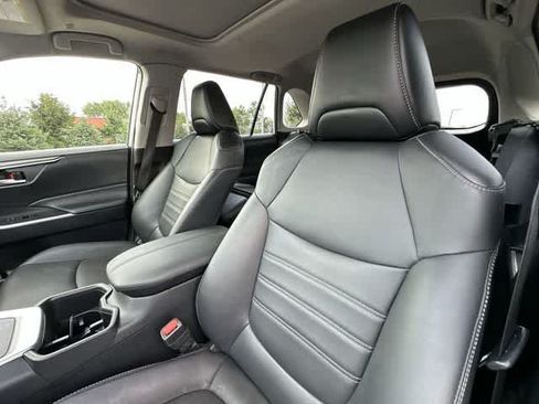 Used 2025 Toyota RAV4 XLE Premium w/ Weather Package AWD/4WD image 16
